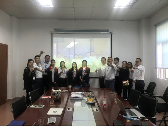 顺景爱游戏平台-爱游戏（中国）一站式服务平台
与炎墨合影